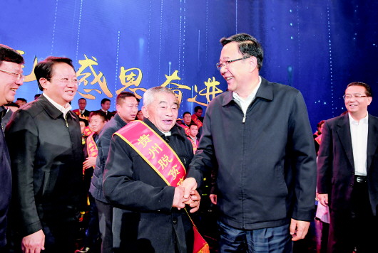 �μ����С��ж��ܽ� ��������ƶ����ȺӢ�ס�������ʽ����  ��־�ճ�ϯ