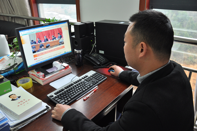 �̽����ͼ���ɲ�����ʮ�Ž��м�ί����ȫ�ᾫ��